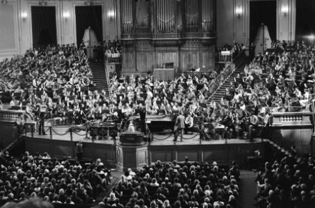 Grootste symphonieorkest (415 man) in verband met 100e Fur Elise uitzending in, Bestanddeelnr 930-0382