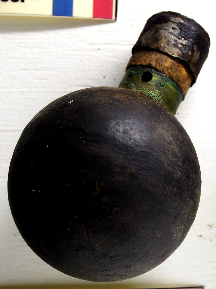 Grenade model 1914, Musée Somme 1916, pic-047
