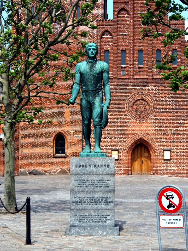 Grenaa, Statue of Soren Kanne