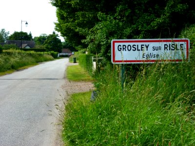 Grosly-sur-Risle (Eure, Fr) city limit sign village de l'église