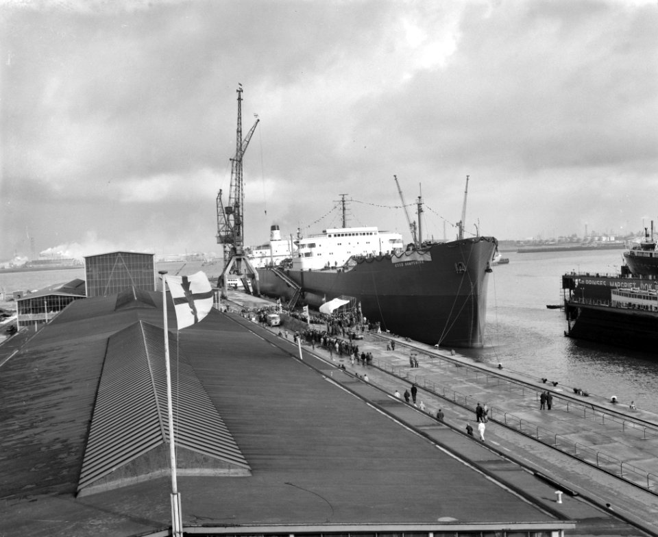 Grootste Nederlandse schip Esso Hampshire gedoopt, Bestanddeelnr 913-6419