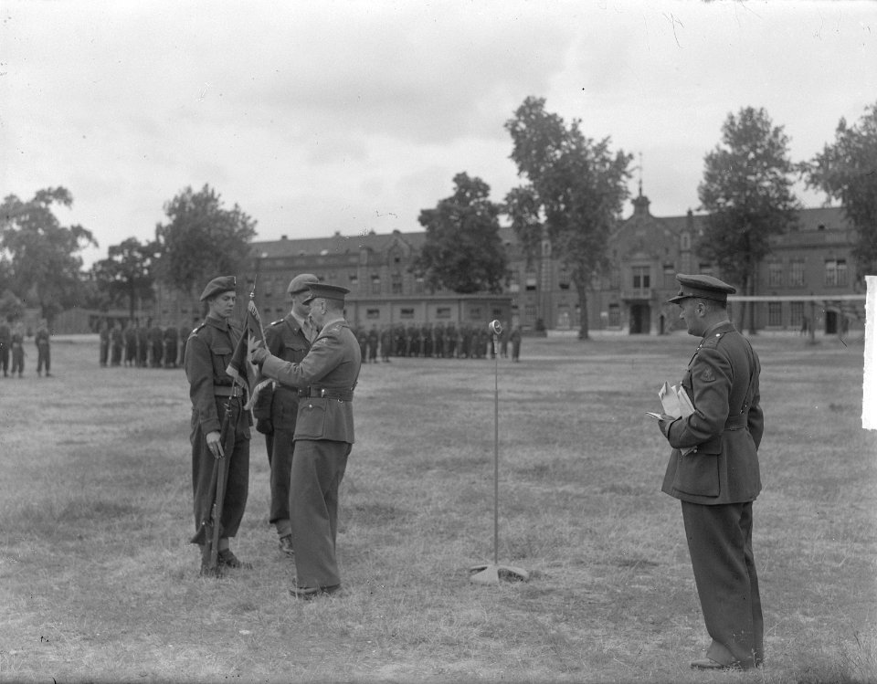 Grenadiers parade in Amersfoort Leusderweg, Bestanddeelnr 904-0219