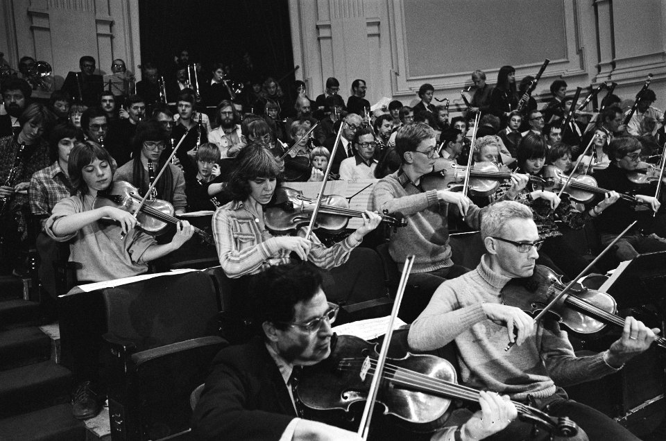 Grootste symphonieorkest (415 man) in verband met 100e Fur Elise uitzending in, Bestanddeelnr 930-0384