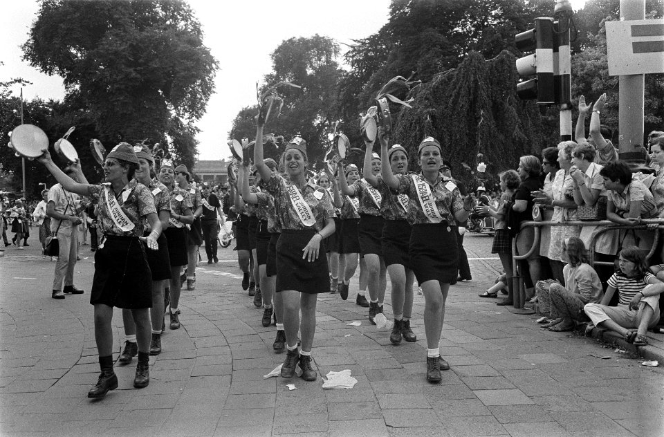 Groep vrouwen, Bestanddeelnr 922-6420