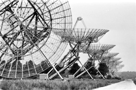 Grootste synthese radiotelescoop ter wereld in Westerbork de synthese radioteles, Bestanddeelnr 923-6010
