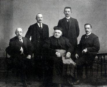 Groepsportret met mgr. Th.S. Roes, J. Kalman, Th. Dix, A.J. v.d. Vegt en W.P. Schouten Zangkoor Biltstraatkerk Utrecht - HUA-301085