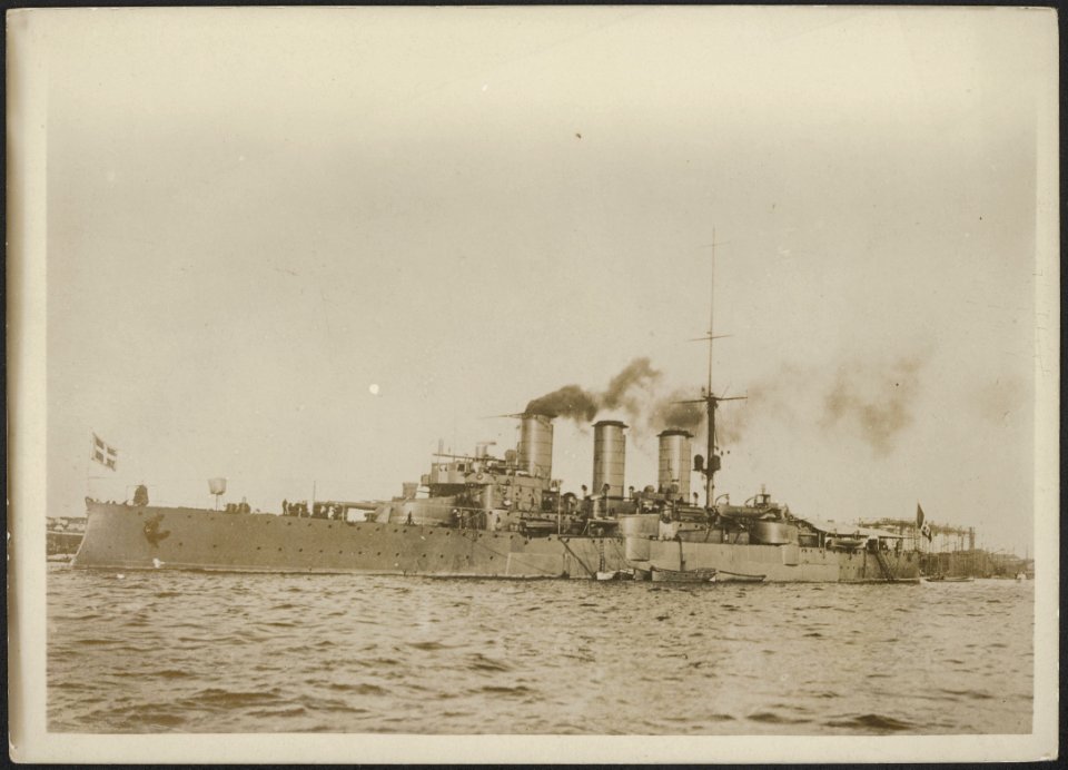 Groot schip in een haven., Bestanddeelnr 158-2216