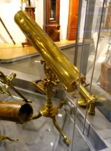 Gregorian telescope with accessories by Benjamin Martin, London, 1760, used by John Winthrop to observe the Transit of Venus, 1761 - Putnam Gallery - Harvard University - DSC08054
