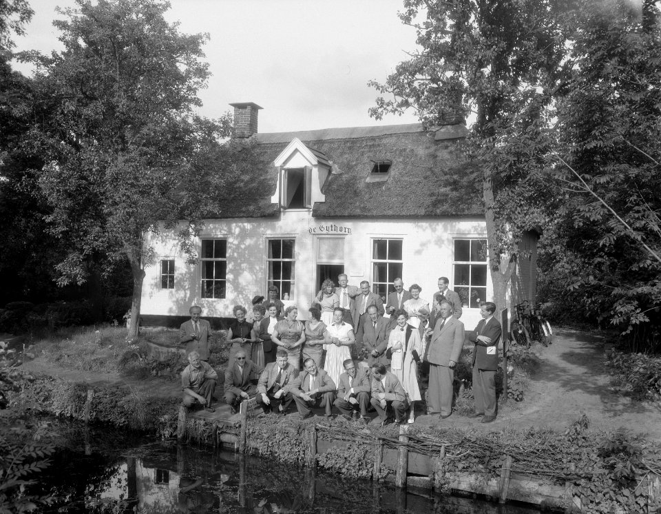 Groepje modeshow Giethoorn, Bestanddeelnr 906-5952