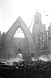 Grote brand in Weesp. Interieur kerk wat over bleef na de brand, Bestanddeelnr 921-2233