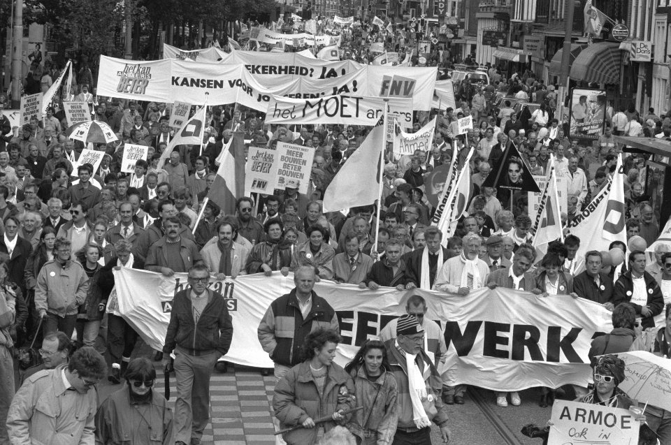 Grote FNV demonstratie in Amsterdam tegen Kabinet Lubbers demonstratieve optocht, Bestanddeelnr 934-3337