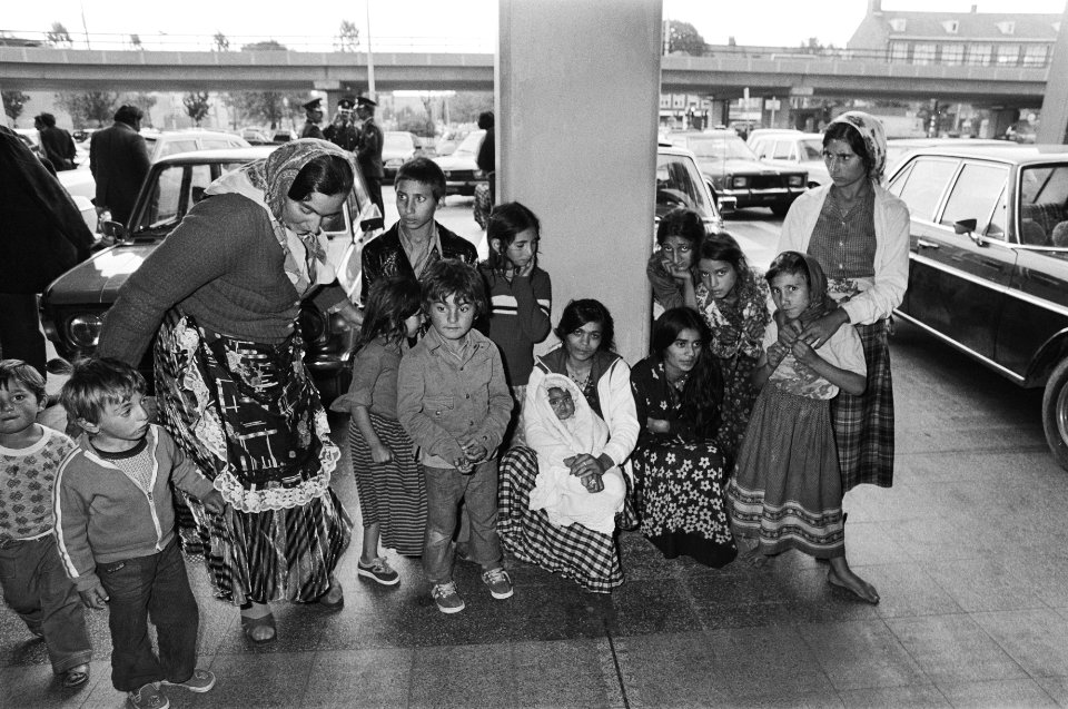 Groep zigeuners uit Almere (no. 2 o.a. Petalo) in Den Haag, Bestanddeelnr 931-5773