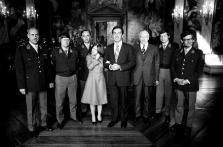 Groepsfoto met delegaties, in het midden prinses Christina en Jorge Guillermo, Bestanddeelnr 927-9974