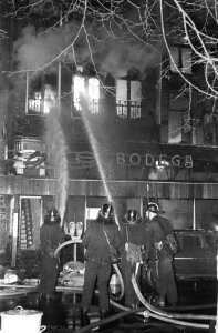 Grote brand op Rembrandtsplein, waarbij verscheidende panden geheel uitbrandden, Bestanddeelnr 921-9774