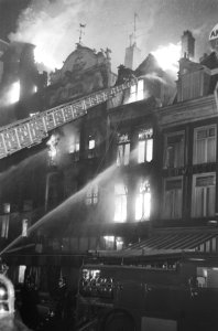Grote brand op Rembrandtsplein, waarbij verscheidende panden geheel uitbrandden, Bestanddeelnr 921-9773
