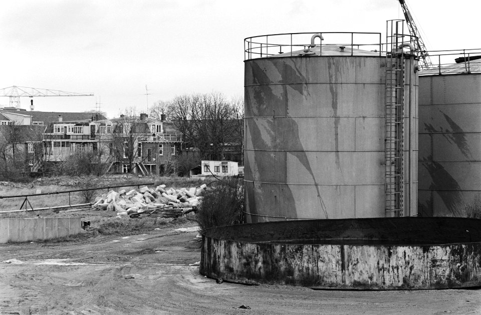 Grote hoeveelheden giftige stoffen gevonden op en rond terrein waar vroeger chemische fabriek Krimpen ad IJssel stond, Bestanddeelnr 931-3868