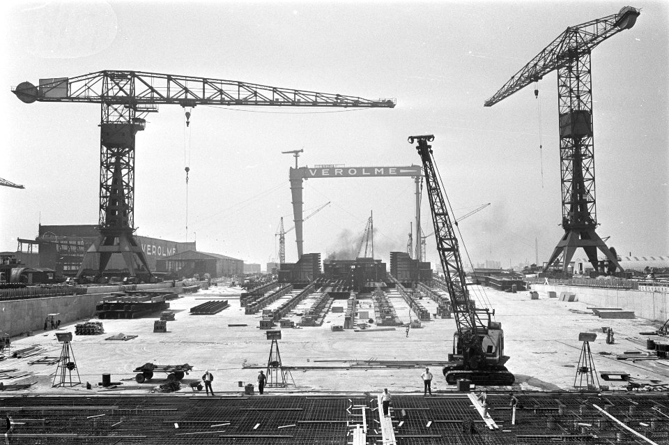 Grootste scheepshelling in aanbouw bij Verolme te Rozenburg Overzicht nieuwe hel, Bestanddeelnr 921-4765