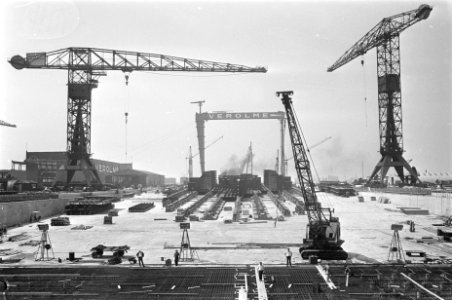 Grootste scheepshelling in aanbouw bij Verolme te Rozenburg Overzicht nieuwe hel, Bestanddeelnr 921-4765
