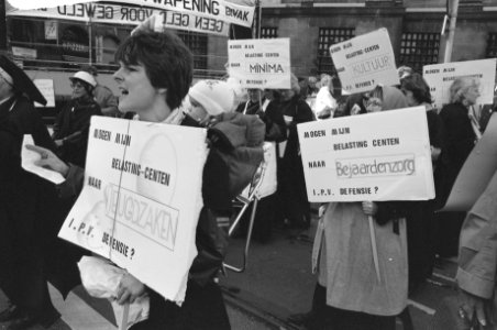 Grote FNV demonstratie in Amsterdam tegen Kabinet Lubbers demonstratieve optocht, Bestanddeelnr 934-3341
