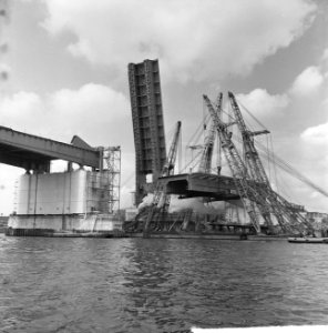 Grootste basculebrug ter wereld nadert voltooiing De Brienenoordbrug, Bestanddeelnr 915-1861