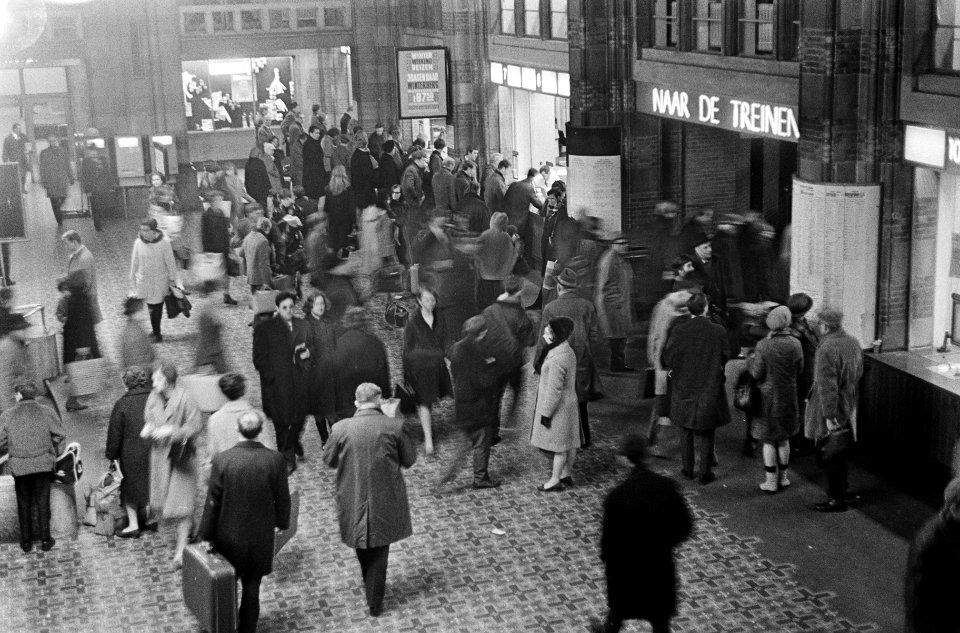 Grote drukte voor jaarwisseling op Centraal Station, Bestanddeelnr 919-9310
