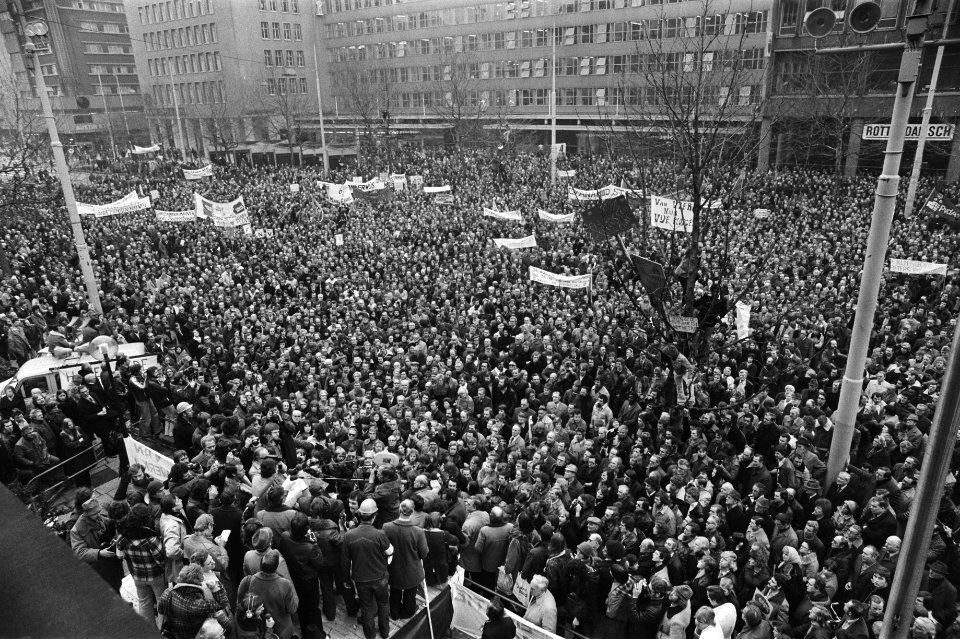 Grote demonstratie voor betere arbeidsvoorwaarden in Rotterdam (ong. 30.000 man), Bestanddeelnr 929-0323