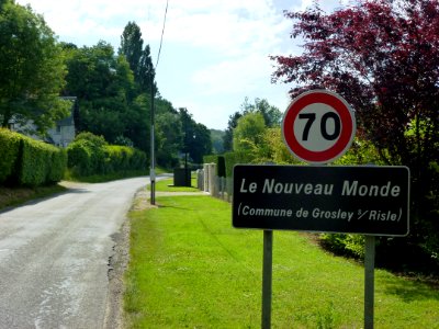 Grosly-sur-Risle (Eure, Fr) city limit sign Le Nouveau Monde