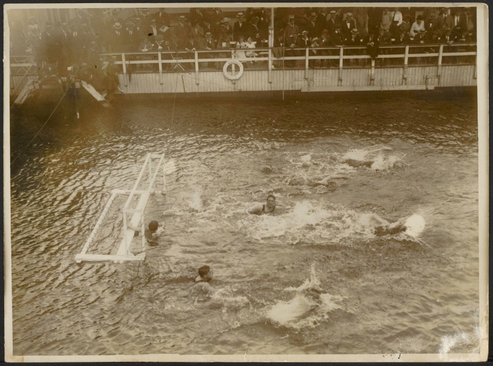 Groot zwemfeest bij Heemstede Obelt 1917., Bestanddeelnr 158-2147
