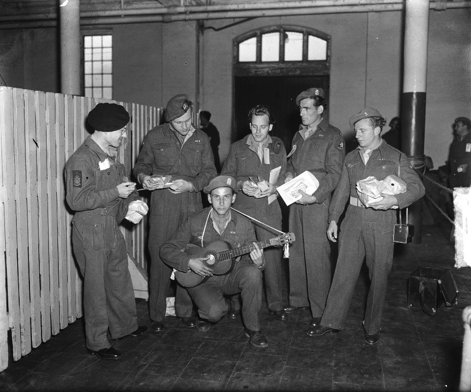 Groote Beer terug in Amsterdam, opvarenden, Bestanddeelnr 903-6675