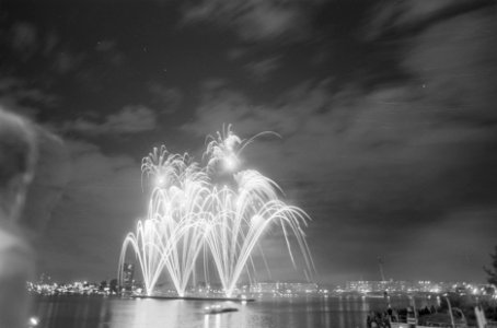 Groot vuurwerk boven het IJ, Bestanddeelnr 934-0859