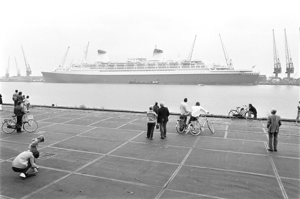 Grootse passagiersschip Norway in Amsterdam, Bestanddeelnr 933-0416