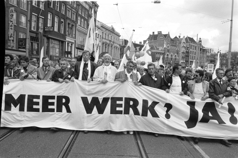 Grote FNV demonstratie in Amsterdam tegen Kabinet Lubbers demonstratieve optocht, Bestanddeelnr 934-3339