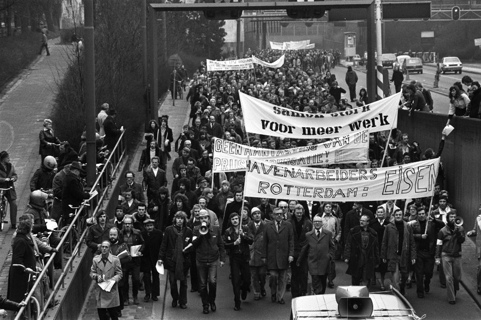 Grote demonstratie voor betere arbeidsvoorwaarden in Rotterdam (ong. 30.000 man , Bestanddeelnr 929-0318