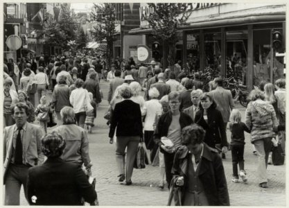 Grote Houtstraat, hoek Verwulft, ziende naar het zuiden. NL-HlmNHA 54010066