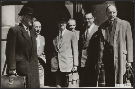 Groepen, ministers, Beel, Louis, Bruyn A. C De, Cals, Jo, Luns, J.A.M.H., Witte,, Bestanddeelnr 077-0454