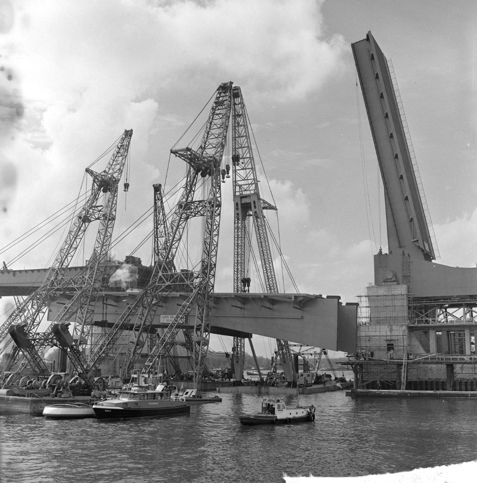 Grootste basculebrug ter wereld nadert voltooiing De Brienenoordbrug, Bestanddeelnr 915-1859