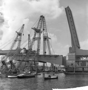 Grootste basculebrug ter wereld nadert voltooiing De Brienenoordbrug, Bestanddeelnr 915-1859