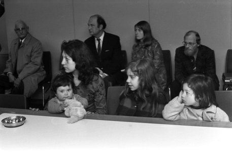 Groep vluchtelingen met kinderen, Bestanddeelnr 926-8055