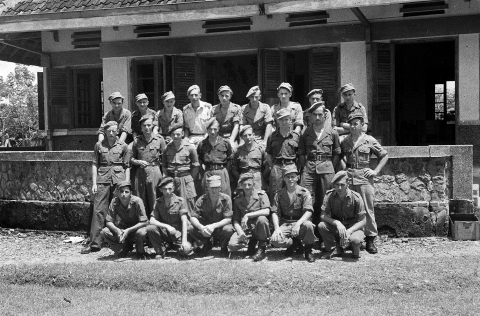 Groepsportret Nederlandse militairen, Bestanddeelnr 1616-6-2