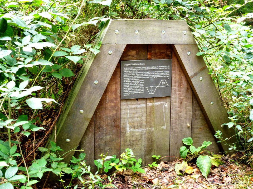 Groesbeek (NL) wegwal Maldense Baan, met plaquette