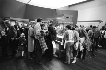 Grote drukte in Rijksmuseum in verband met gratis toegang (tijdelijk), Bestanddeelnr 932-8220