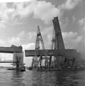 Grootste basculebrug ter wereld nadert voltooiing De Brienenoordbrug, Bestanddeelnr 915-1858