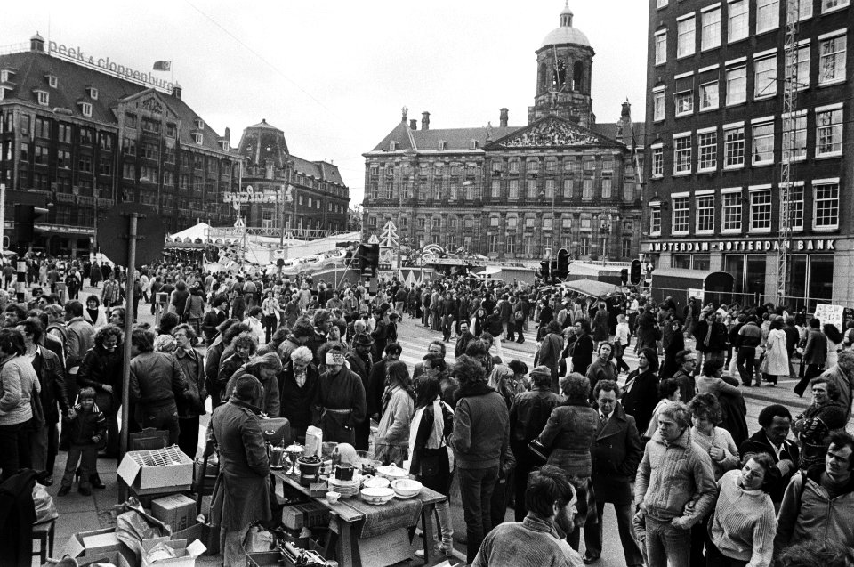 Grote drukte Damrak, Bestanddeelnr 930-2496