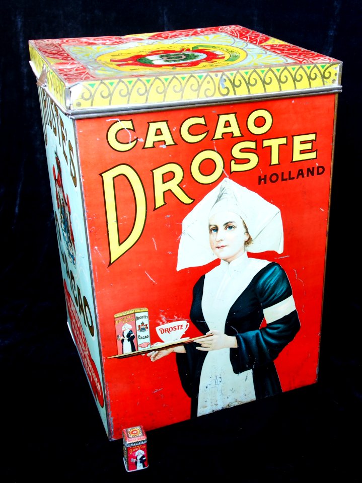 Grootste Droste blik, Au Cacaoyer en kleinste Droste blik, foto1