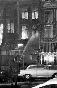 Grote brand op Rembrandtsplein, waarbij verscheidende panden geheel uitbrandden, Bestanddeelnr 921-9778