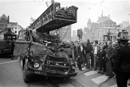 Grote brand in Hotel Polen in Amsterdam vernielde brandweerauto, Bestanddeelnr 929-1692