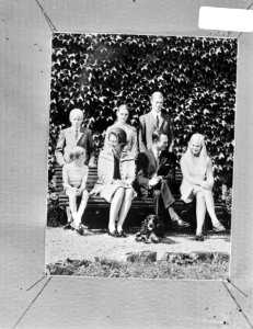 Groothertogelijk paar van Luxemburg met kinderen, zittend v.l.n.r. Prines Guilla, Bestanddeelnr 924-6941