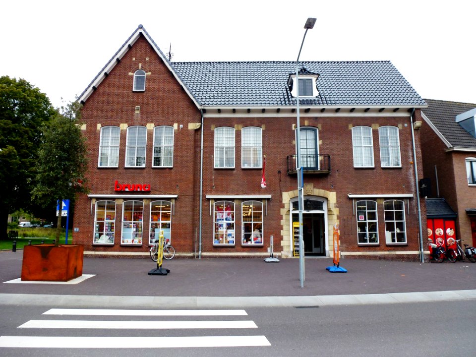 Groesbeek (NL) Dorpsstraat 31, voorm. gemeentehuis (01)