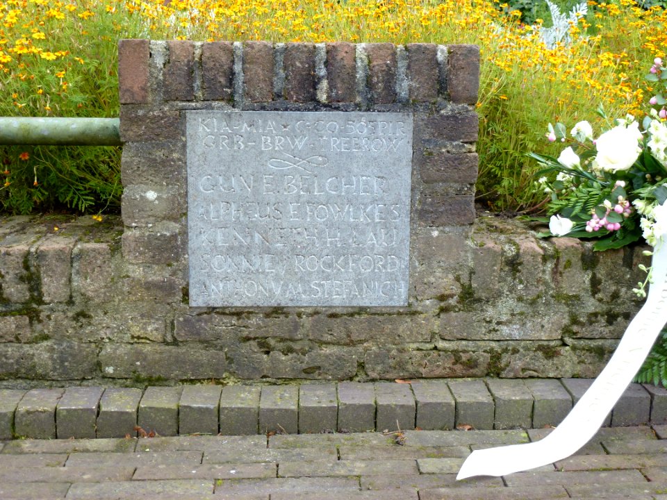 Groesbeek (NL) Breedeweg, oorlogsmonument bij kerk (03)