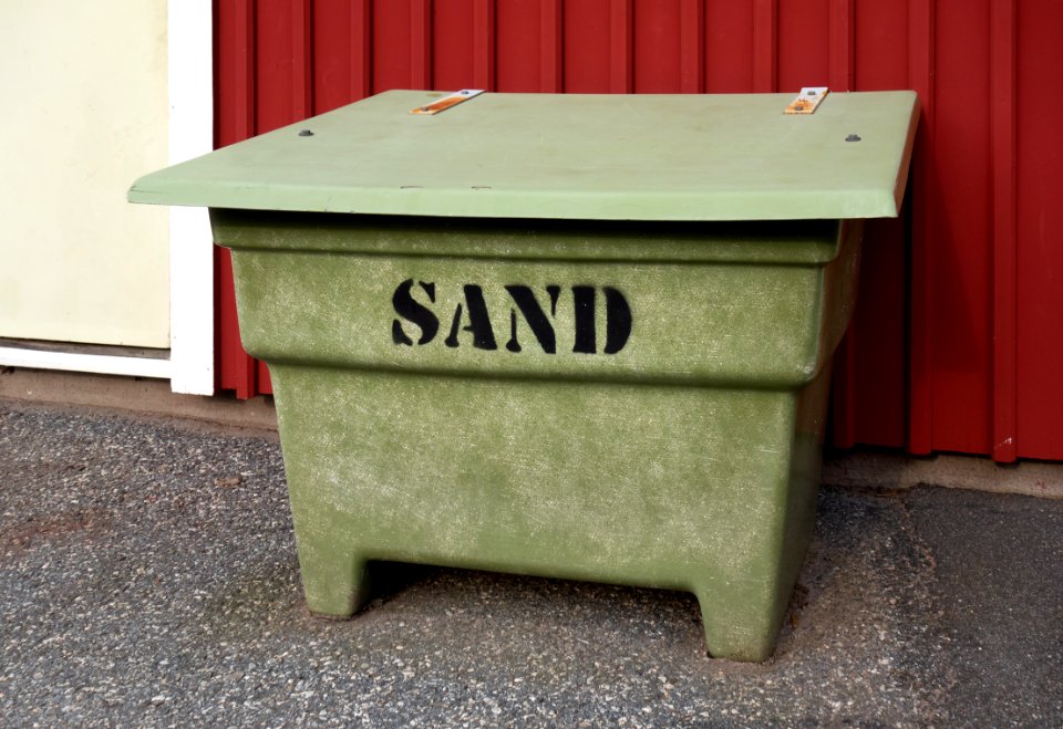 Grit bin containing sand in Brastad 1